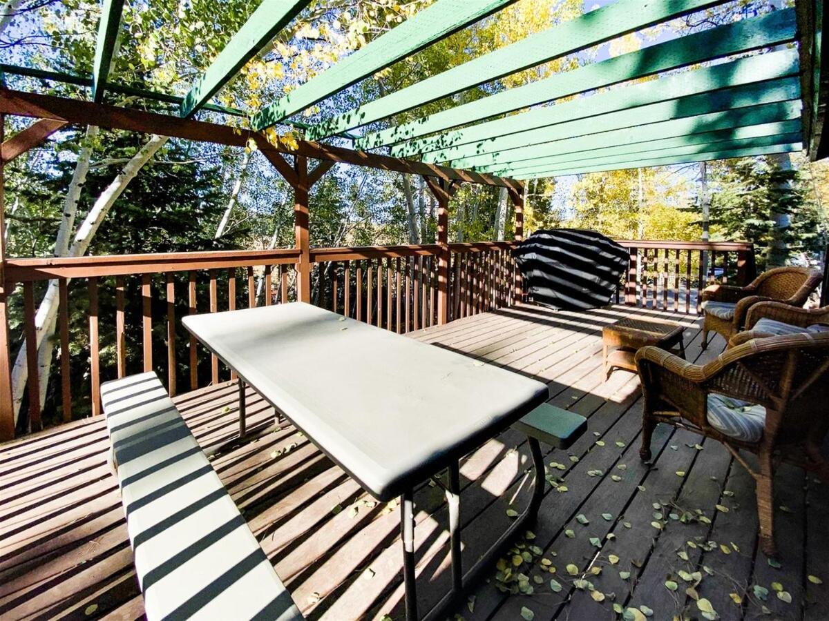 Village Vibes Deck And Bbq Duck Creek Village ภายนอก รูปภาพ