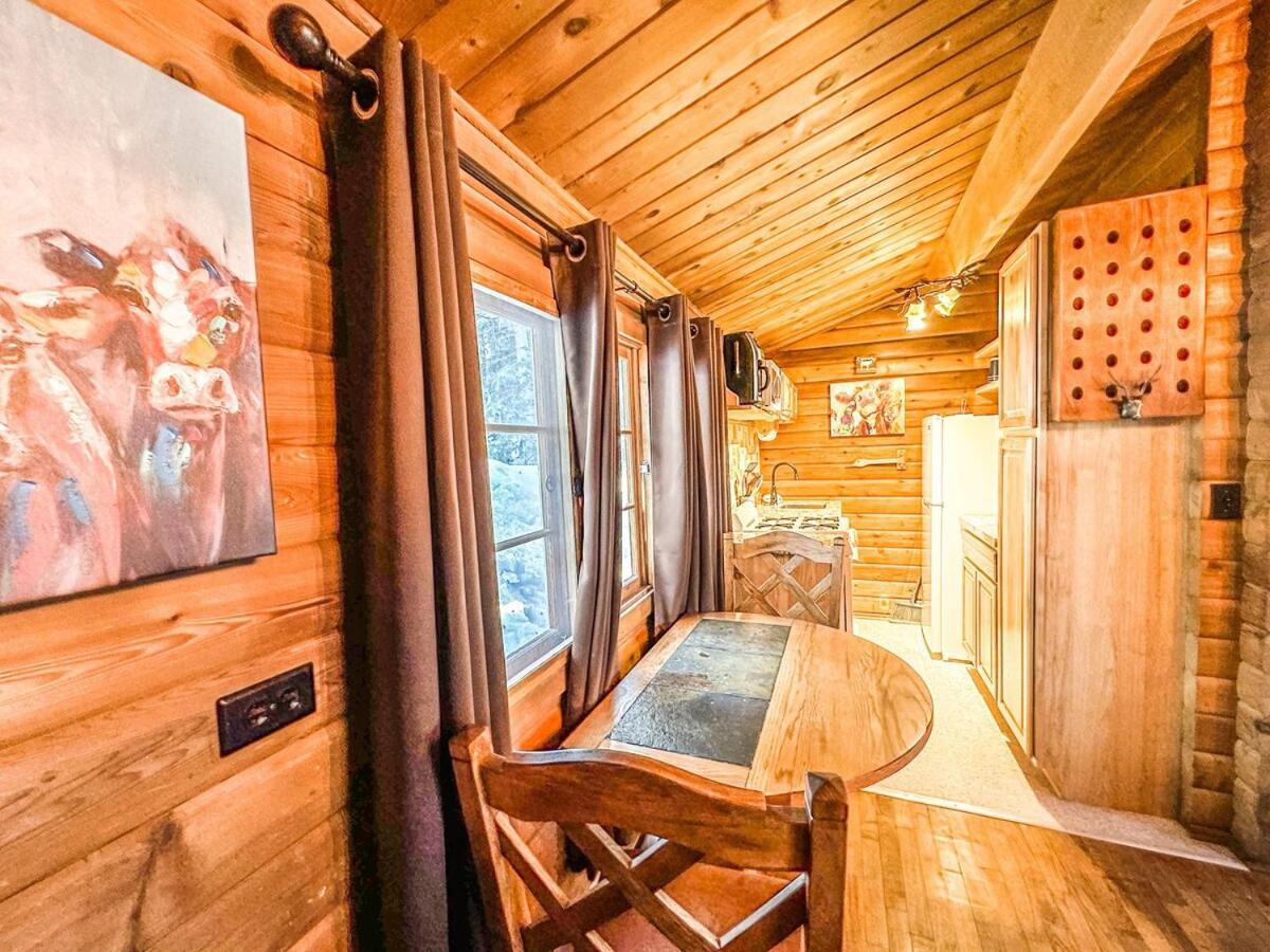 Village Vibes Deck And Bbq Duck Creek Village ภายนอก รูปภาพ