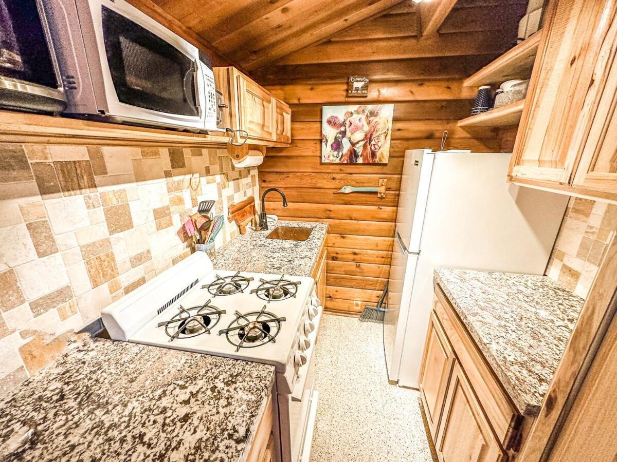 Village Vibes Deck And Bbq Duck Creek Village ภายนอก รูปภาพ
